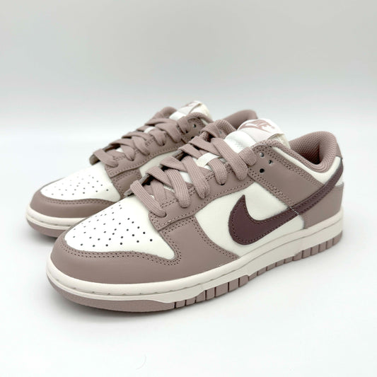 Der Nike Dunk Low "Sail Plum Eclipse" Sneaker ist eine Hommage an zeitlose Eleganz und urbanen Streetstyle. Mit seinem minimalistischen Design und hochwertigen Materialien setzt dieser Sneaker ein markantes Fashion-Statement.