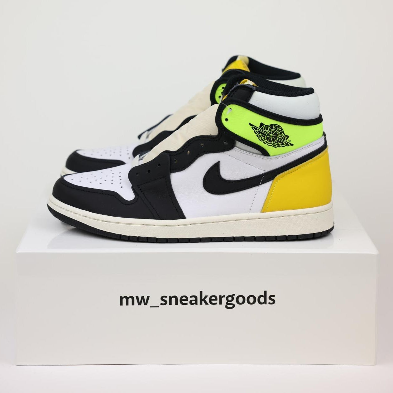 Jordan 1 Retro High White Black Volt University Gold