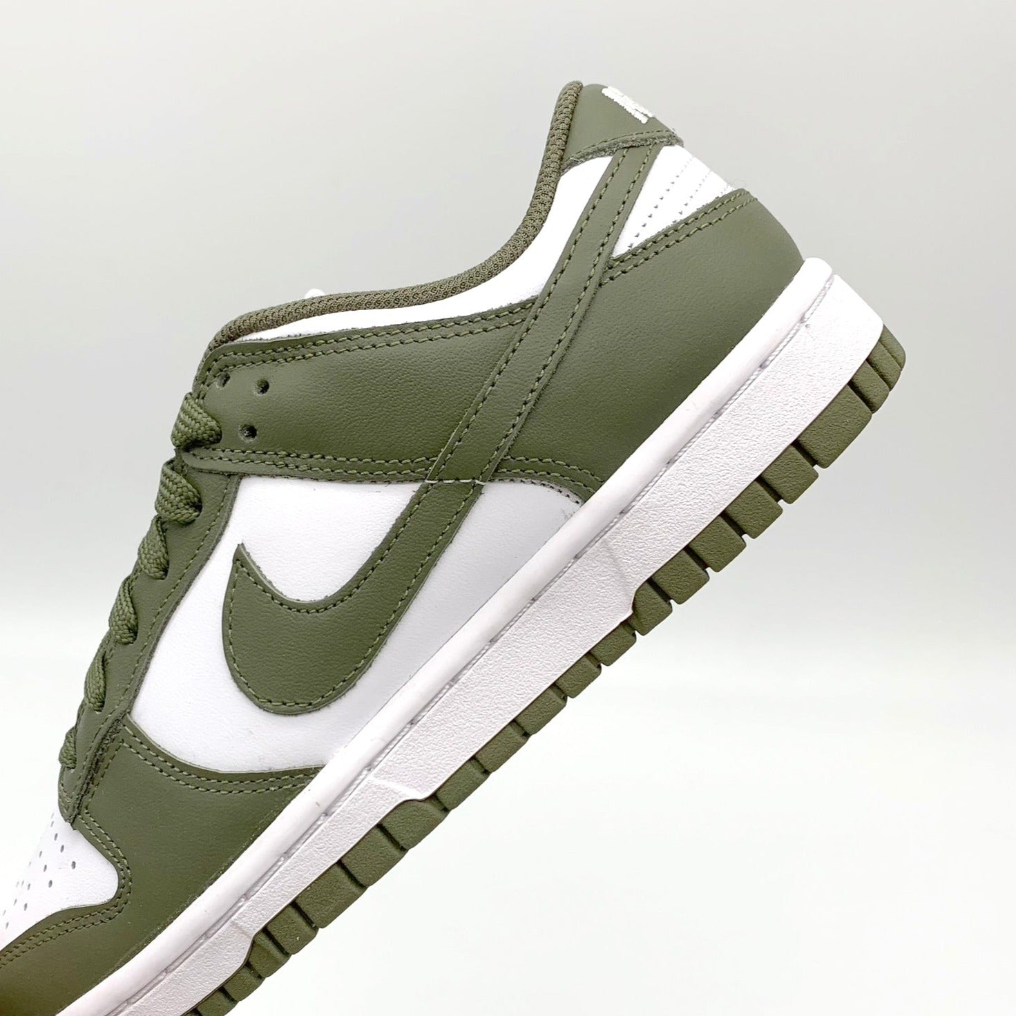 Fashion Medium Olive Dunks