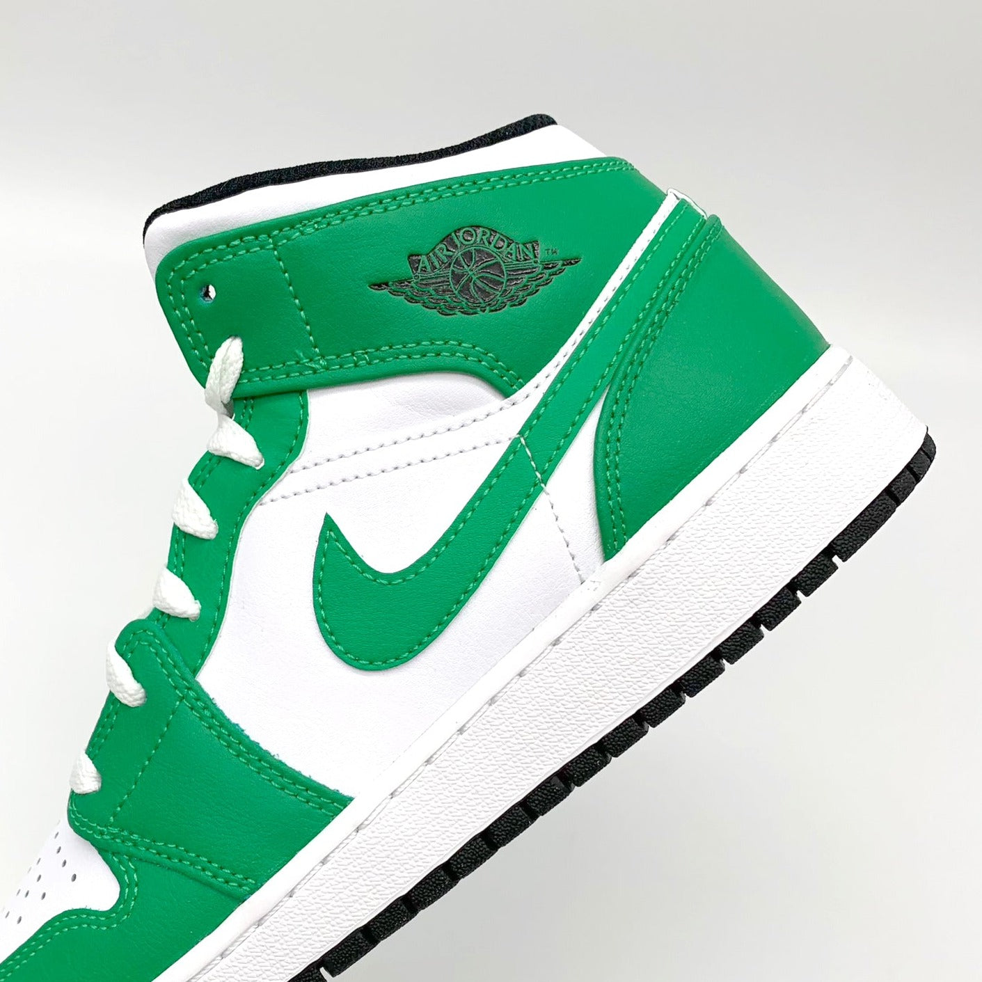 Jordan 1 Mid Lucky Green