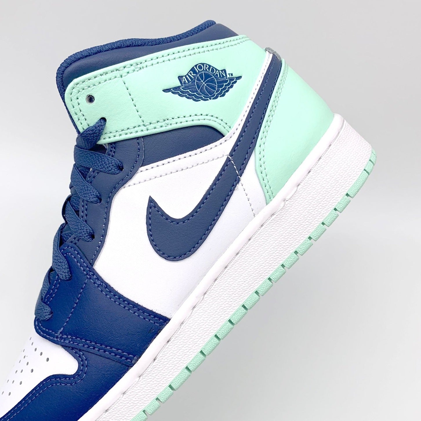 Jordan 1 Mid Mystic Navy Mint