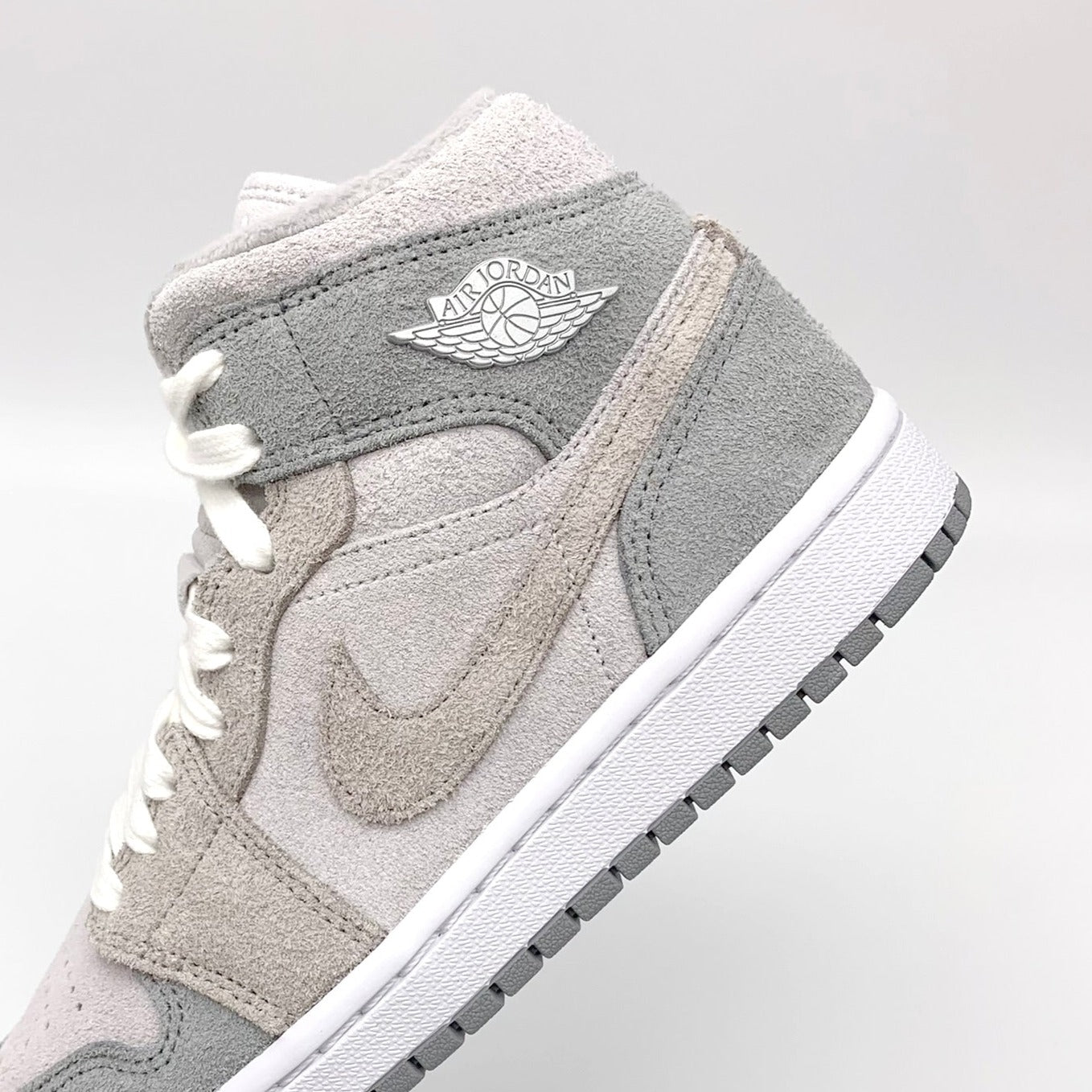 Jordan 1 Mid Particle Grey