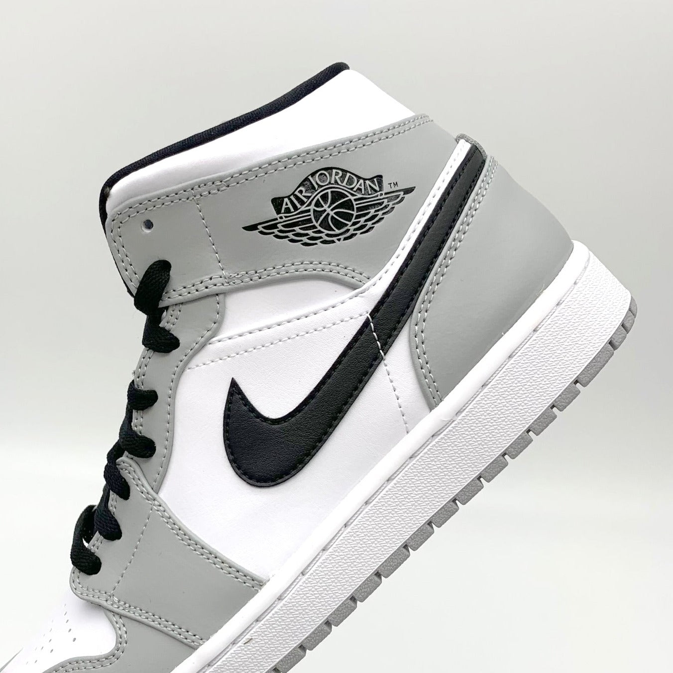 Jordan 1 Mid Light Smoke Grey